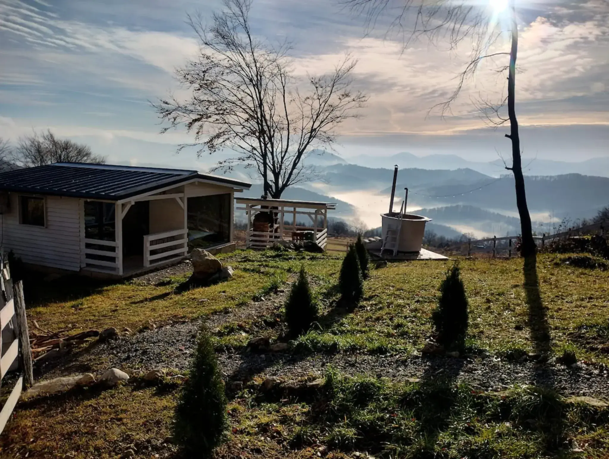 Imagine din galeria Cabana Everest View cu ciubăr la cota 1000m Apuseni